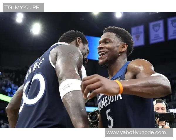 兰德尔谈与爱德华兹的默契配合:赛季磨合让我们更加默契无间 兰德尔谈与爱德华兹的默契配合:赛季磨合让我们更加默契无间