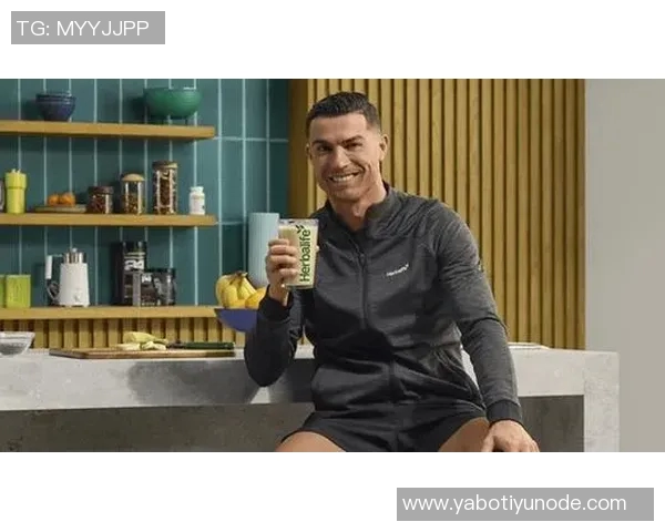 C罗社交媒体分享新造型清爽寸头引发粉丝热议 C罗社交媒体分享新造型清爽寸头引发粉丝热议